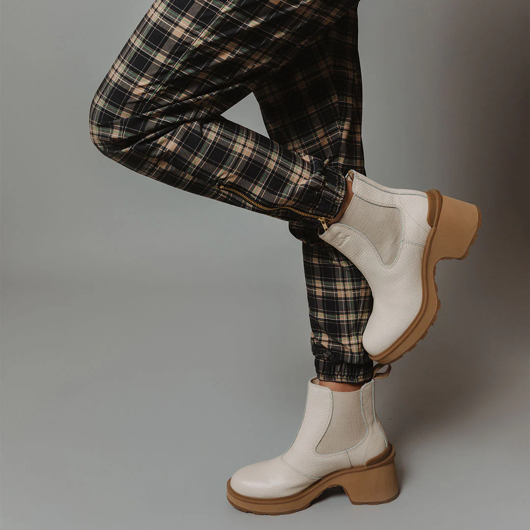 Bonnie Plaid Jetsetters - Image 9