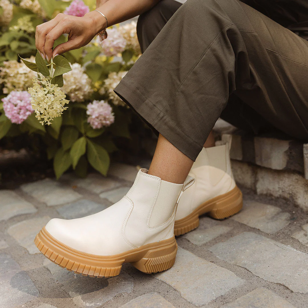 Sorel Ona Ave Chelsea Boot WP-Honey White, Gum - Image 5