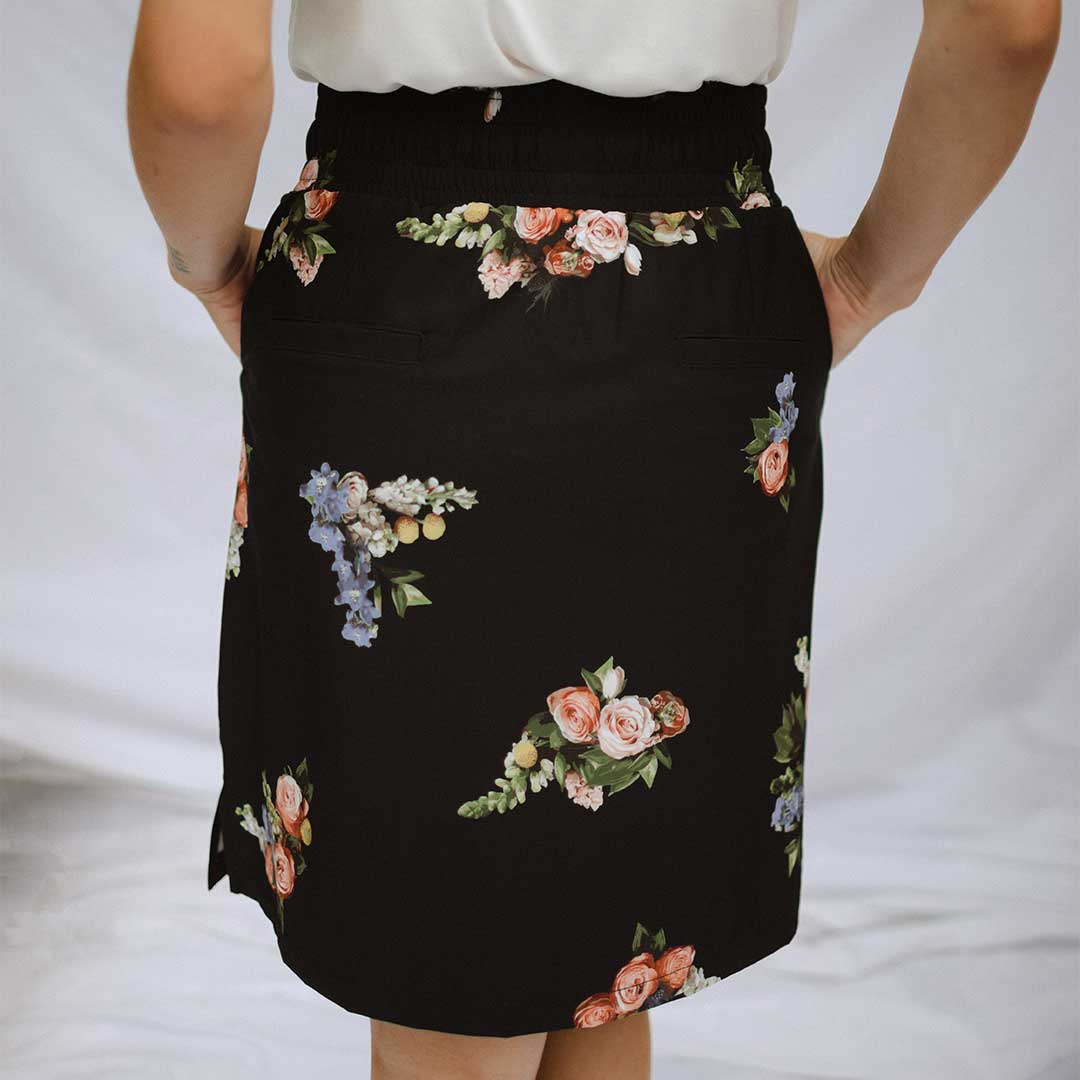 The Away Skirt, Rose Black - Image 4